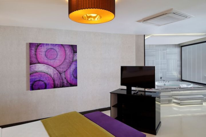 Room 37 of 273