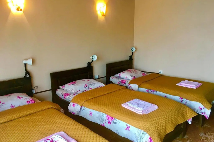 Room 4 of 11