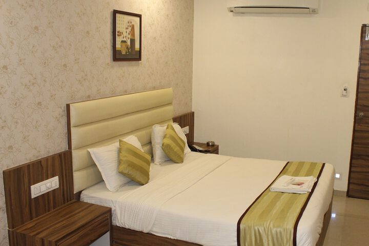 Room 10 of 21