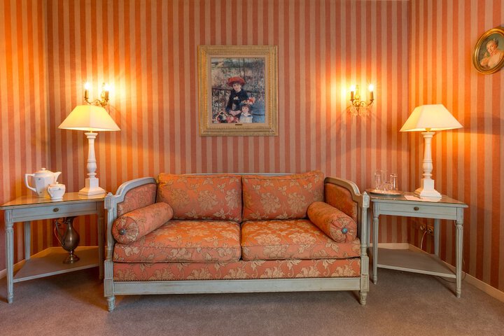 Room 11 of 28