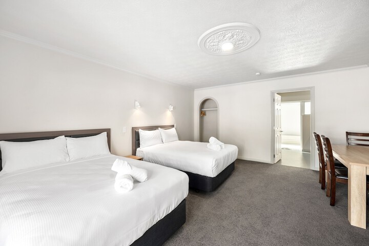 Room 3 of 40