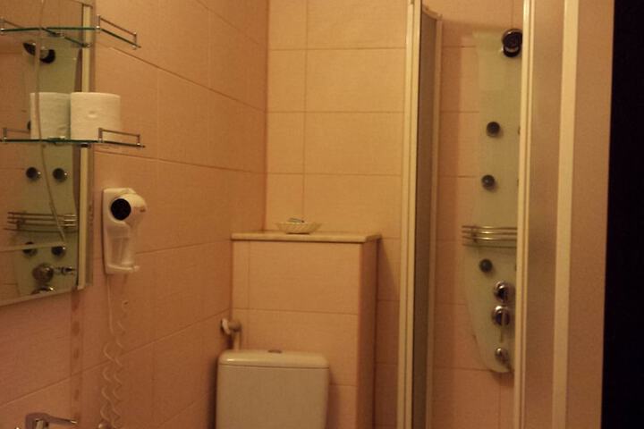 Room 26 of 39