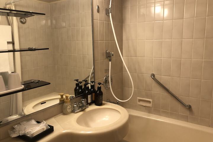 Room 27 of 38