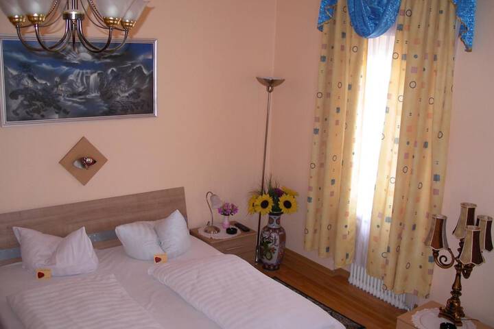 Room 12 of 33