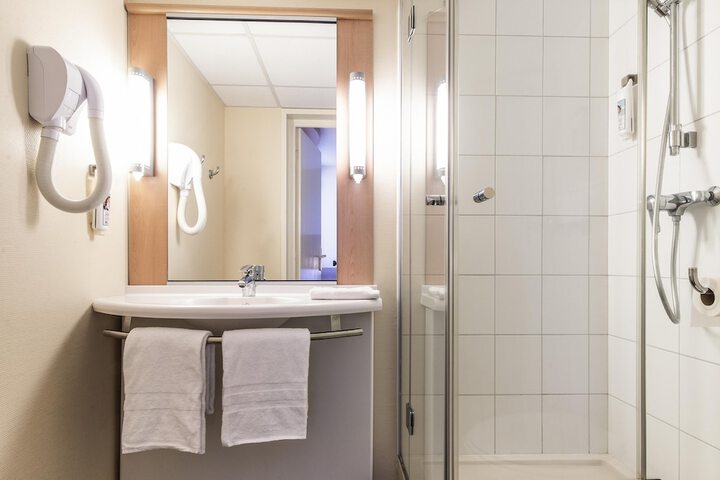 Room 10 of 19