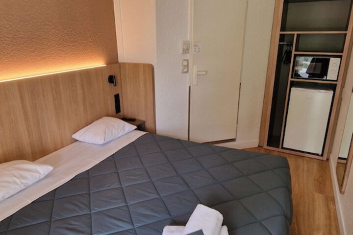 Room 8 of 40