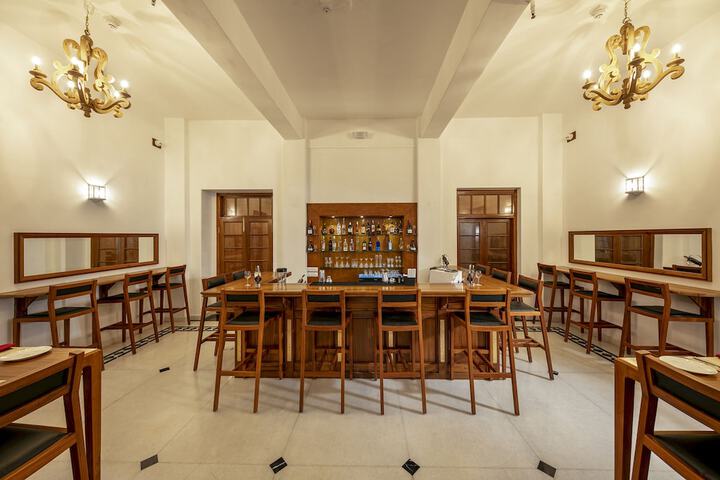 Dining 16 of 26