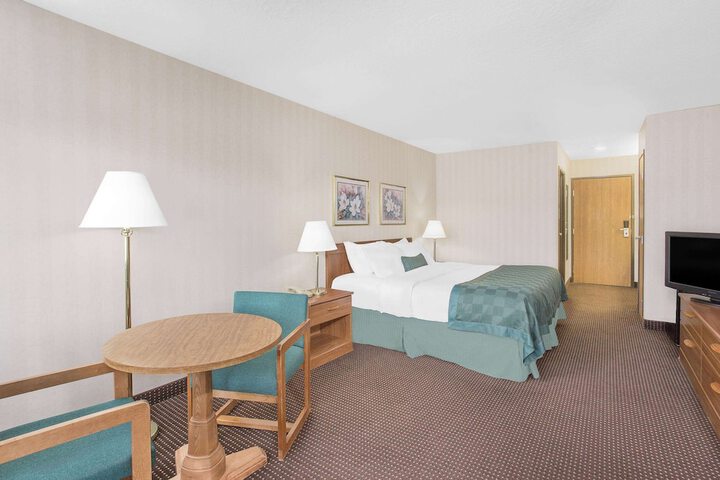 Room 10 of 37