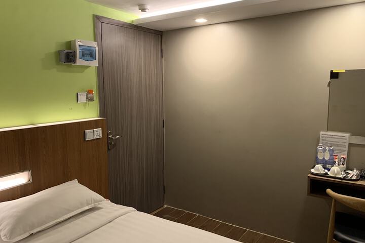 Room 16 of 58