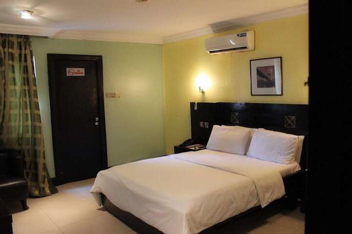 Room 6 of 35