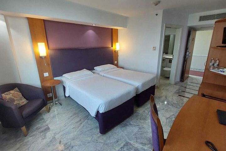Room 8 of 30