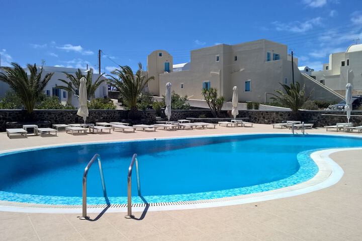 Hotel Pool