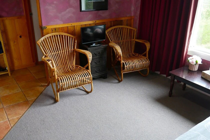 Room 2 of 11