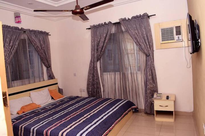 Room 6 of 18