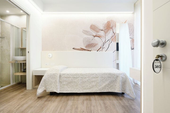 Room 15 of 37