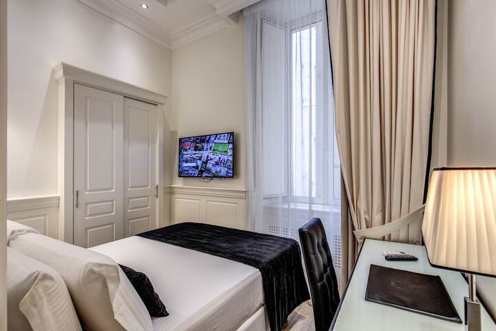 Room 3 of 48
