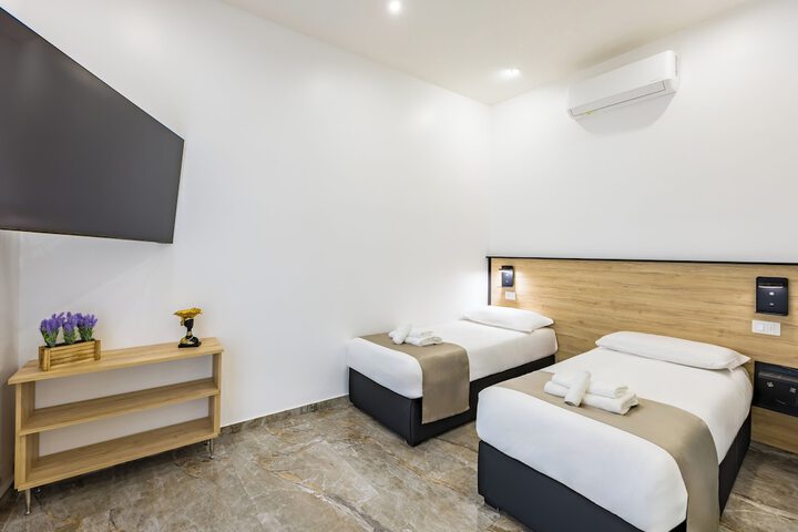 Room 9 of 26