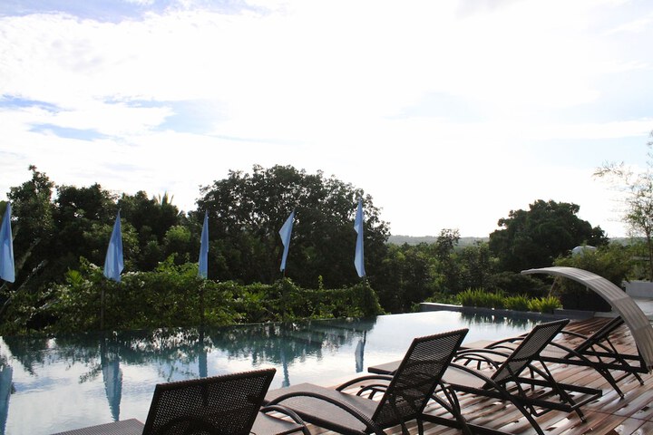 Sundeck 142 of 159