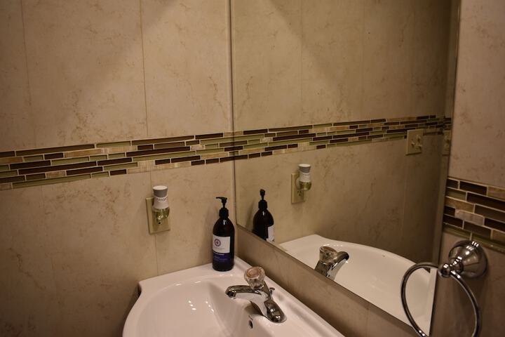 Room 106 of 146