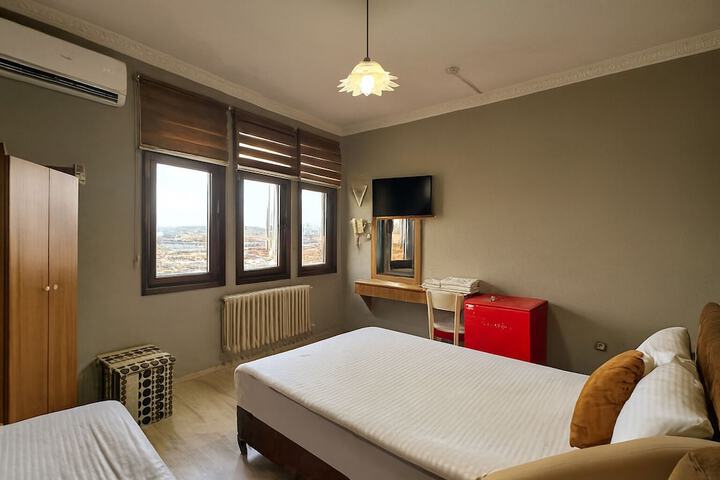 Room 27 of 91