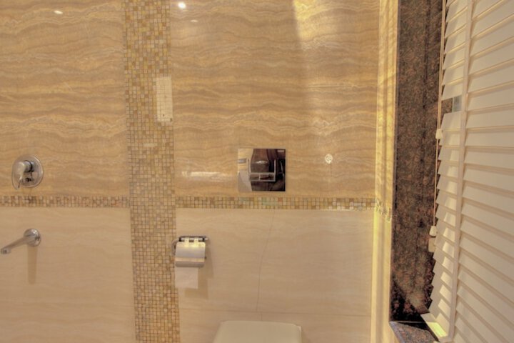 Room 41 of 80