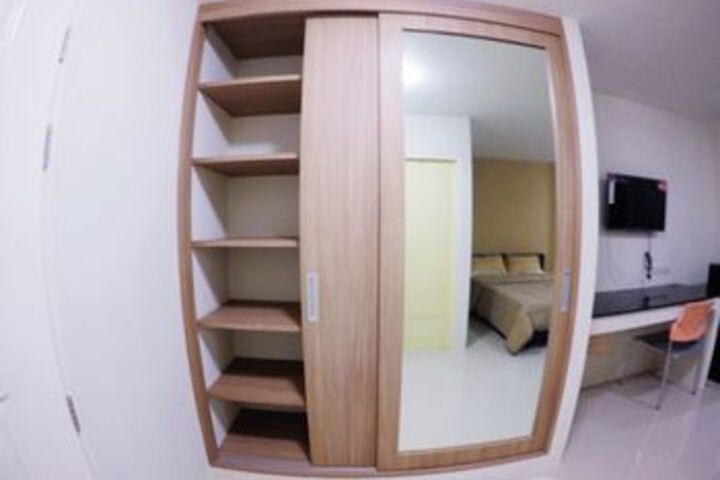 Room 13 of 20