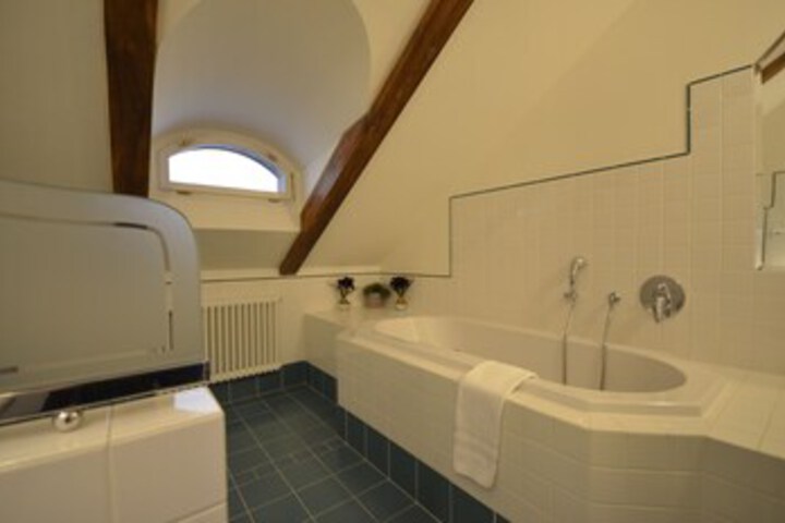 Room 3 of 20