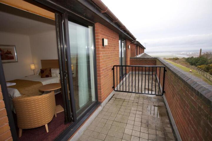 Hotel Suite Photo