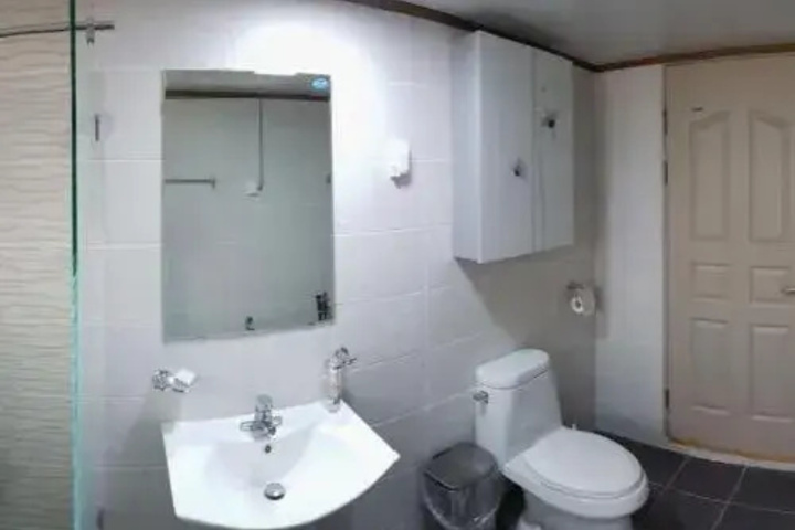 Room 2 of 2