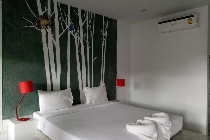 Room 7 of 28