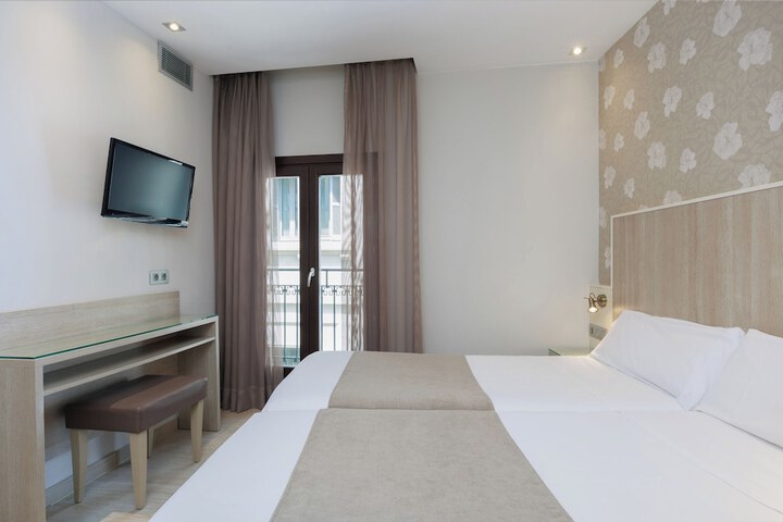Room 12 of 62