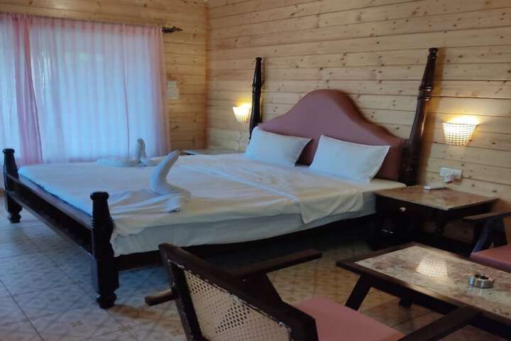 Room 5 of 7