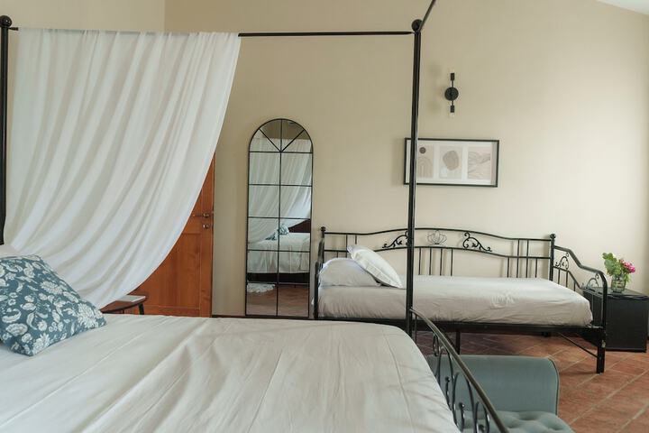 Room 8 of 32