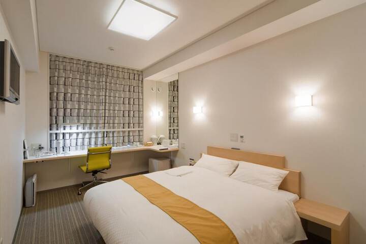 Room 4 of 32
