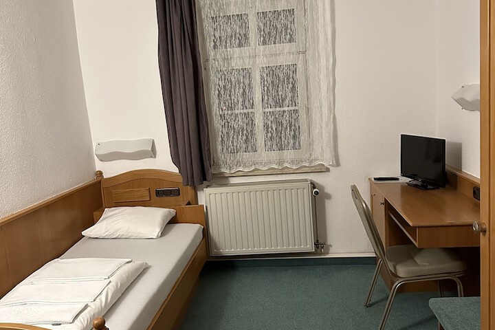 Room 7 of 13