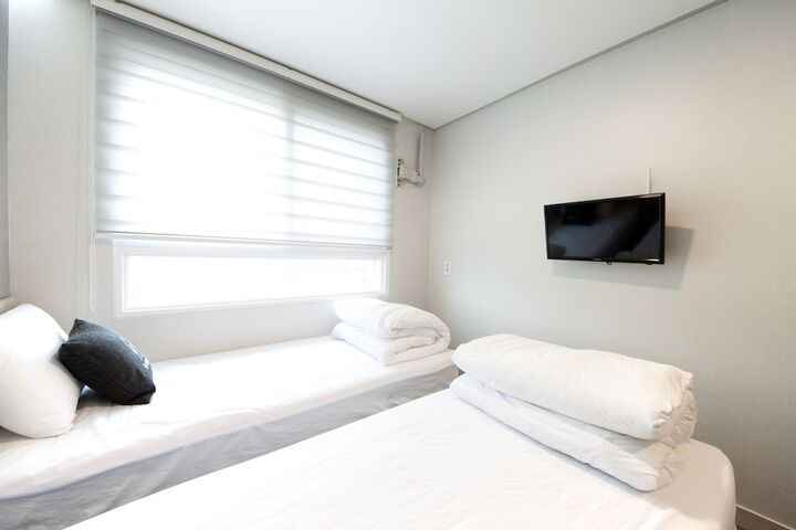Room 19 of 34