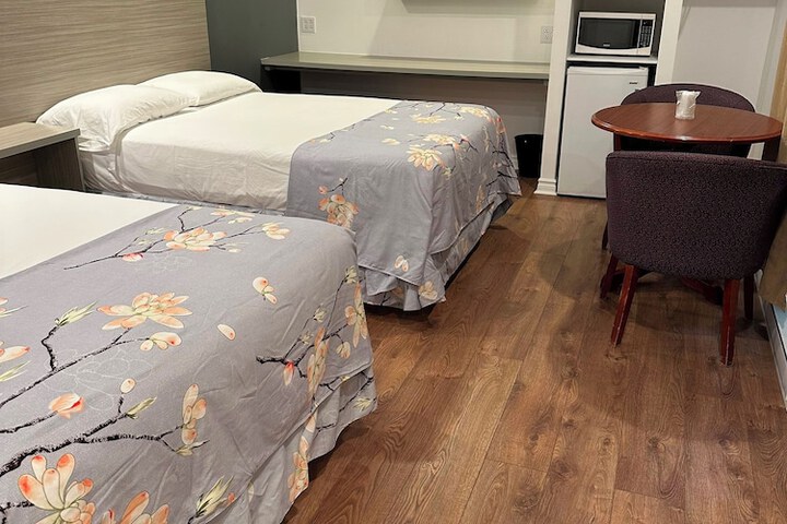 Renovated Double Room with 2 Double Beds (14 of 16)