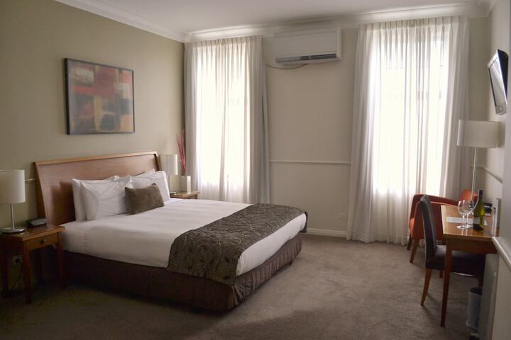 Room 4 of 36