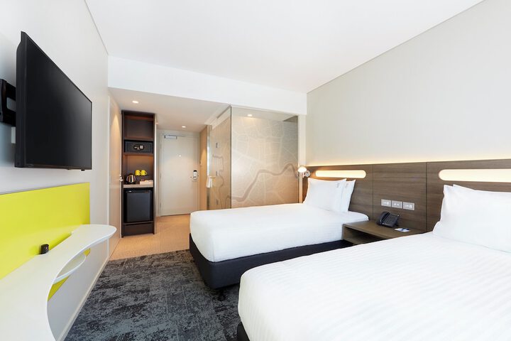 Room 4 of 40