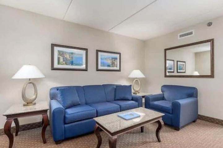 Lounge 86 of 153