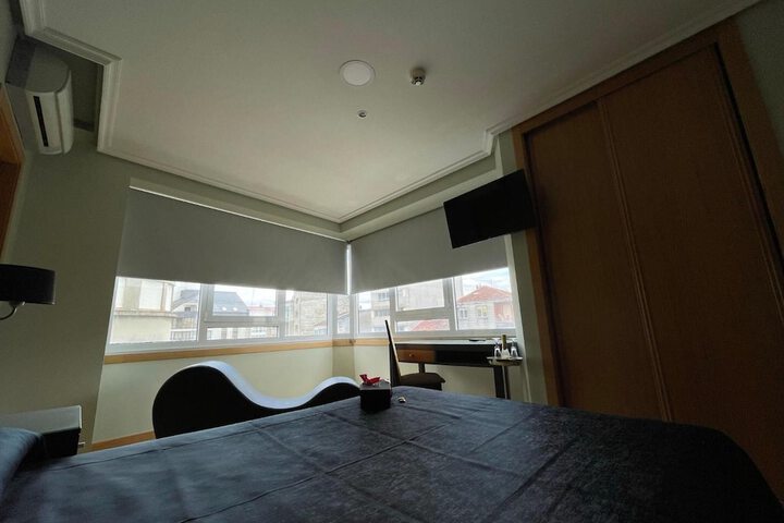 Room 11 of 42