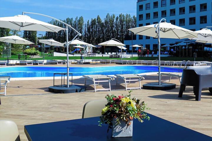 Hotel Pool