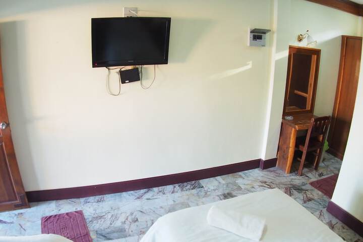 Room 17 of 37