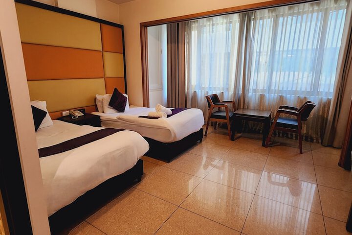 Room 11 of 28