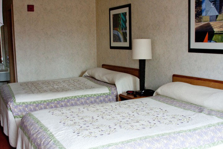 Classic 2 Queen Beds Not Wheelchair Accessible (13 of 14)