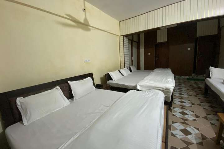 Room 12 of 38