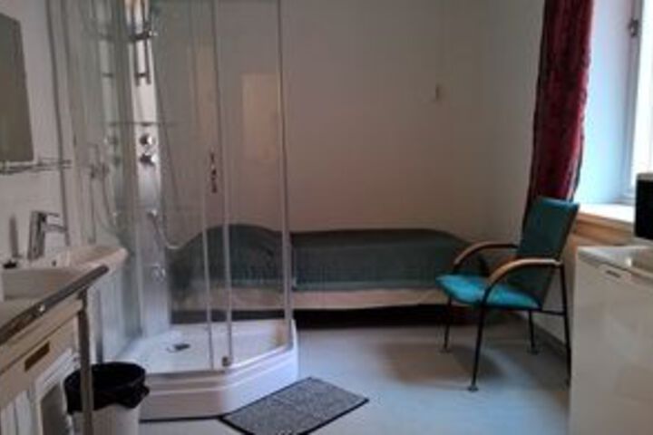 Room 8 of 14