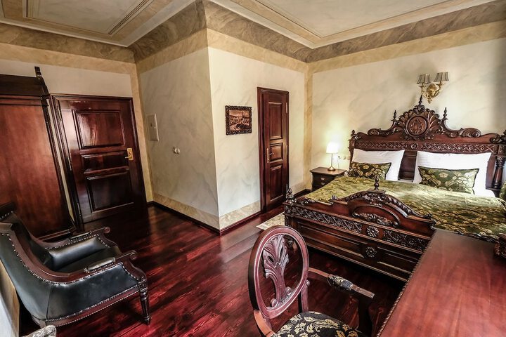 Room 17 of 183