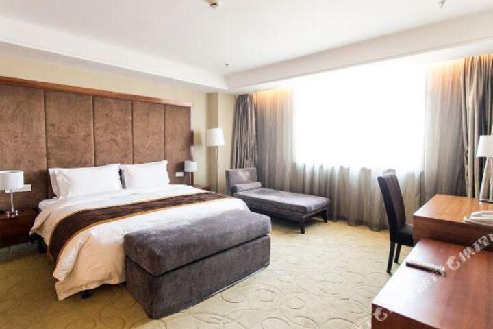 Dianshan Lake Century Hotel