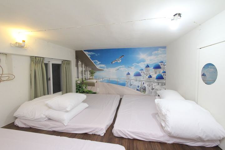 Room 33 of 246